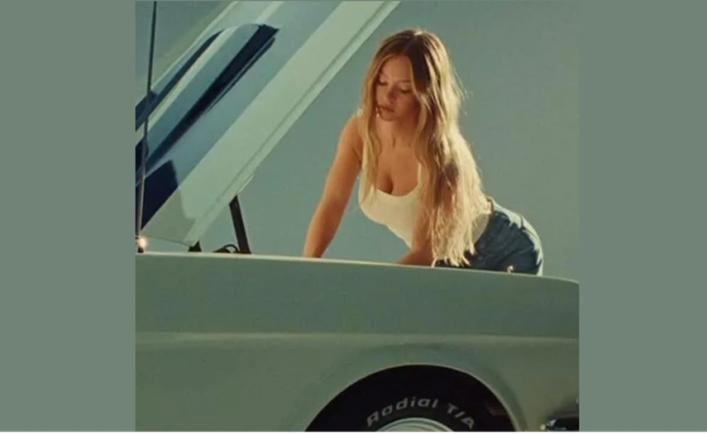 „Wokismul e mort”:  Acțiunile American Eagle explodează pe bursă după o campanie provocatoare alături de Sydney Sweeney