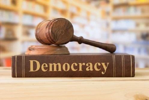 Sondaj: Europenii tot mai dezamăgiți de democrație - în România și în Franța doar 30% susțin constant democrația