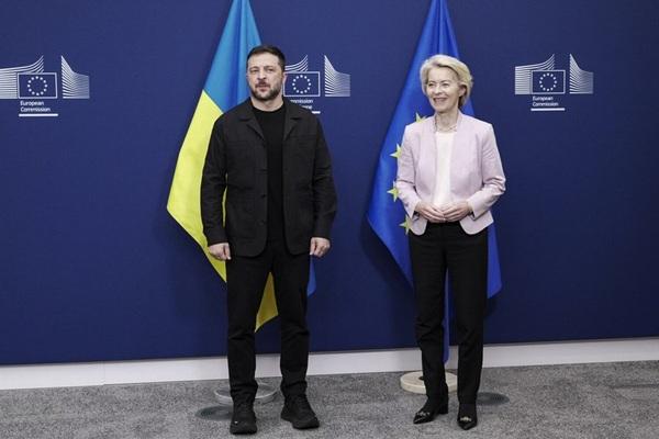 Zelensky: "Ucraina nu va ceda teritorii neocupate de Rusia, negocierile cu Trump încep de la linia de contact"