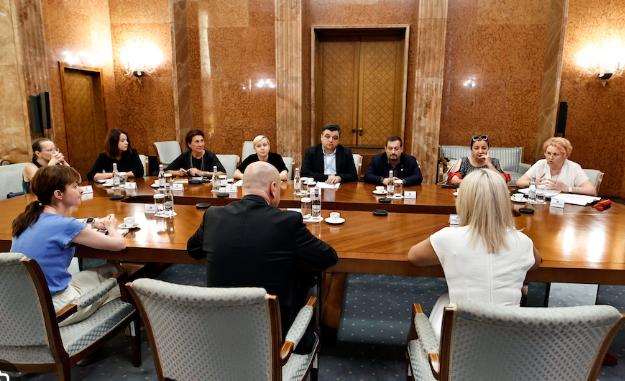 Magistrații i-au solicitat premierului Bolojan retragerea proiectului de lege privind pensiile de serviciu, argumentând modul în care încalcă grav independenţa justiţiei, ca pilon al statului de drept