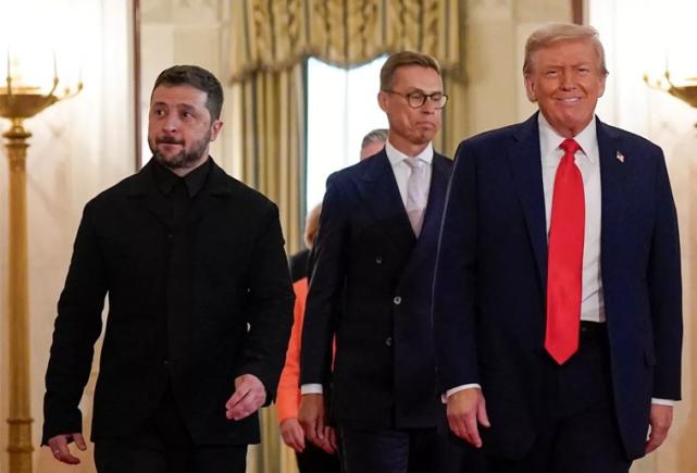 Ucraina oferă un contract de armament de 100 de miliarde de dolari lui Trump pentru a obține garanții de securitate