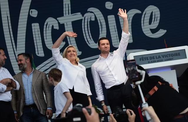 Pentru prima dată în istoria modernă, partidele conservatoare conduc în sondaje în cele mai mari trei economii europene – Marea Britanie, Franța și Germania