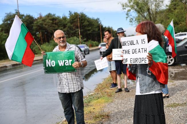 Vizita lui von der Leyen la uzina de armament din Bulgaria, întâmpinată cu proteste 