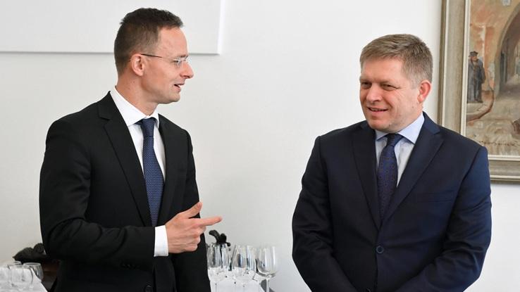 Premierul slovac și șeful diplomației ungare participă la parada militară din Beijing împreună cu Putin și Xi