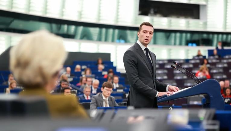 Jordan Bardella, liderul grupului Patrioți pentru Europa, depune o moțiune de cenzură împotriva Ursulei von der Leyen