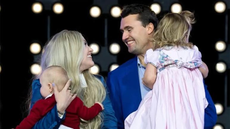 "Charlie a murit făcând ceea ce iubea – discutând idei":  JD Vance îi aduce un omagiu lui Charlie Kirk