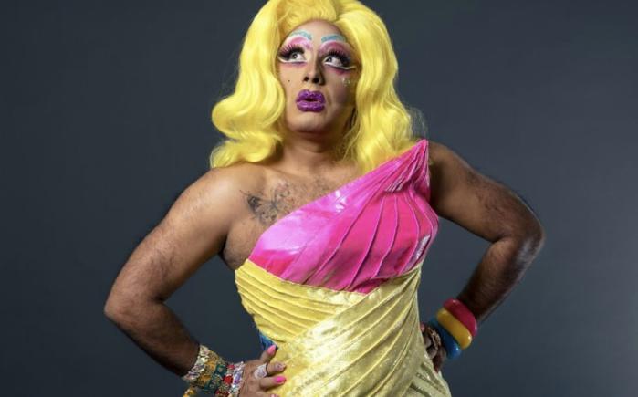 Universitatea Harvard l-a angajat pe drag queen-ul „LaWhore Vagistan” ca profesor invitat pentru a preda studii de gen