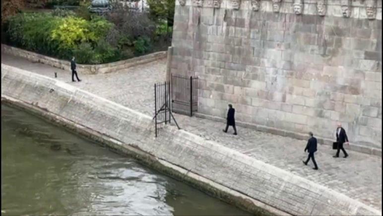 Alegeri anticipate sau demisia: Macron, singur pe malurile Senei, în căutarea unei decizii cruciale pentru viitorul Franței