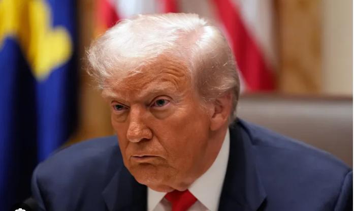 Donald Trump impune sancțiuni asupra a două companii petroliere rusești