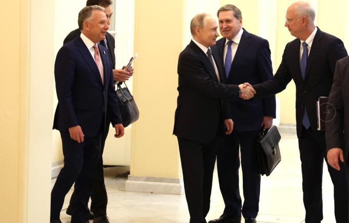 Înaltul reprezentant rus vizitează SUA pentru discuții „oficiale”, la câteva zile după ce Trump a impus sancțiuni Moscovei Înaltul reprezentant rus vizitează SUA pentru discuții „oficiale”, la câteva zile după ce Trump a impus sancțiuni Moscovei