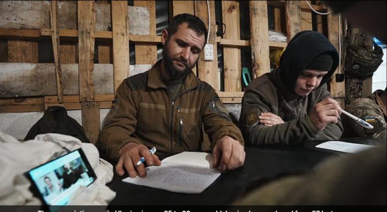 Aproape 100.000 de tineri au fugit din Ucraina în doar două luni după ce Zelenski a relaxat legile Aproape 100.000 de tineri au fugit din Ucraina în doar două luni după ce Zelenski a relaxat legile