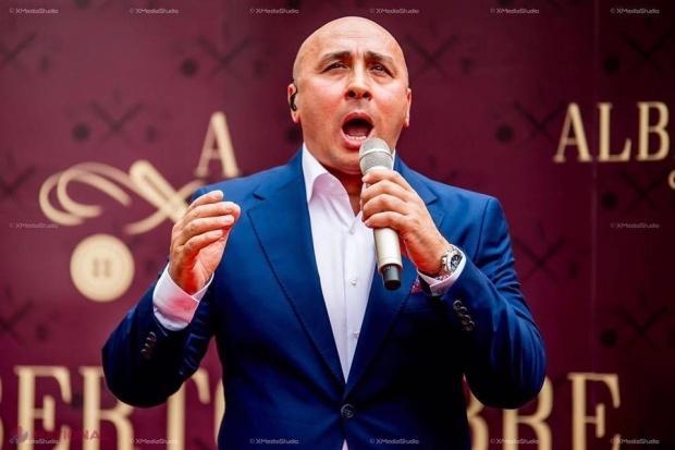 La mulți ani, Marcel Pavel!  Un artist, o voce, un destin