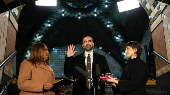 Mamdani, noul primar al New York, a folosit Coranul pentru a depune jurământul de primar