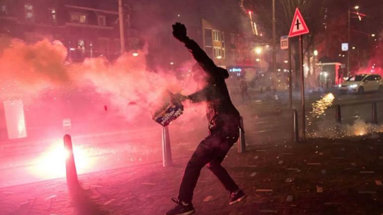 Revelionul aduce distrugeri și revolte fără precedent în toată Europa