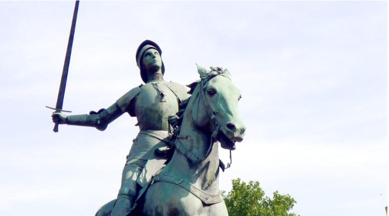 Statuia Ioanei d'Arc vandalizată la Paris