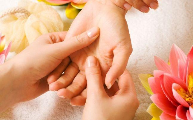 Tradiţii şi superstiţii. Cum se cunoaşte după mâini omul norocos