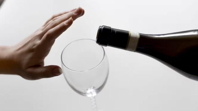 Dry January: o lună fără alcool, îmbunătățește somnul și sănătatea fizică și mentală