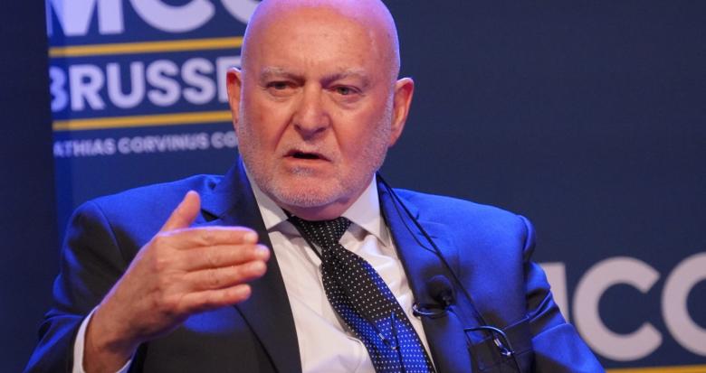 „Adevărata amenințare la adresa democrației vine din interiorul Europei” – Norman Lewis, cercetător la MCC Bruxelles