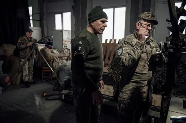 Când „bunicii” duc greul războiului: armata ucraineană are o vârstă medie de 45 de ani