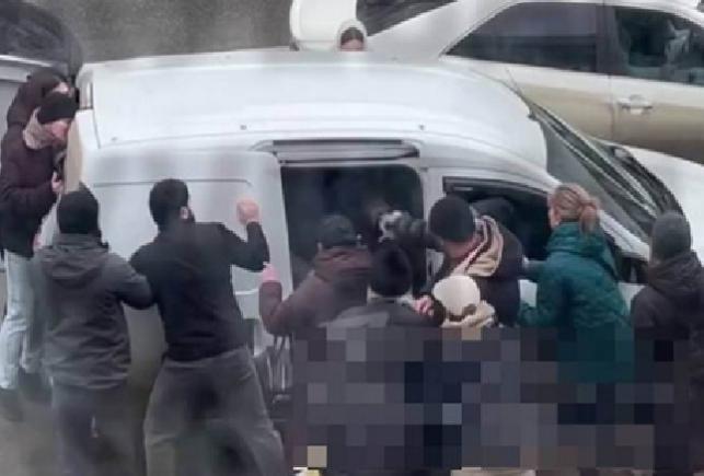 Odesa: Populația a atacat cu gaze lacrimogene militari ai centrului de recrutare în timpul unei acțiuni de mobilizare