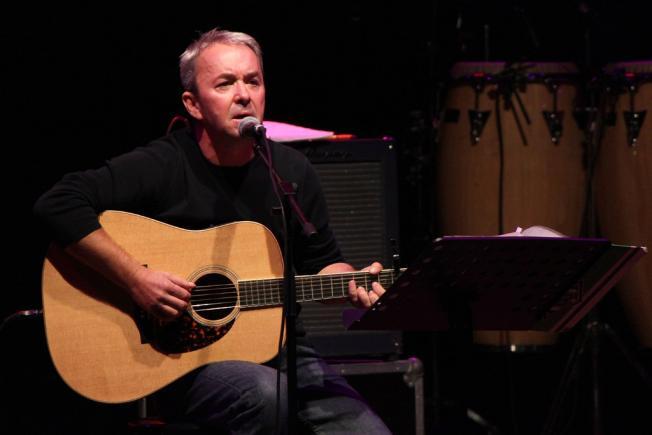 La mulți ani, Dinu Olărașu! Cel care-și poartă muzica dincolo de orice vamă, dincolo de da sau nu