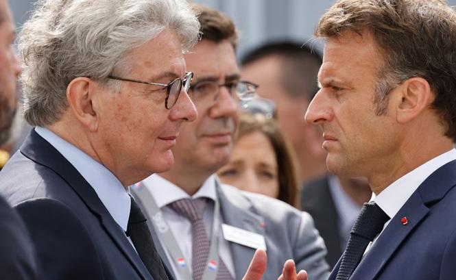 Macron îi trimite o scrisoare personală lui Trump pentru a cere ridicarea sancțiunilor împotriva lui Thierry Breton, acuzat „pe nedrept” de cenzură