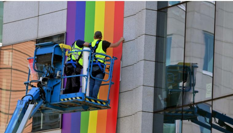 „Perversiunea ajutorului”: Cum modelul de finanțare al ONG-urilor din UE alimentează activismul politic