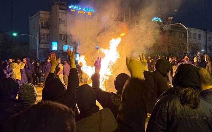 „Au atacat! Au atacat!” – Iranienii între frică și euforie după loviturile americane și israeliene