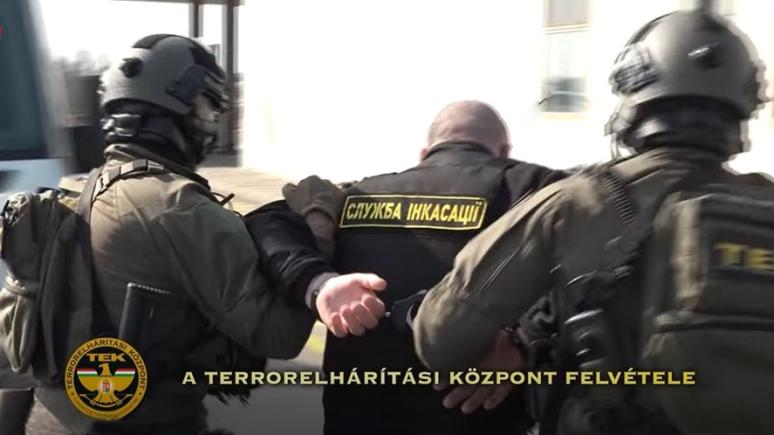 O firmă de avocatură apropiată de partidul de opoziție din Ungaria îi reprezintă pe ucrainenii prinși cu zeci de milioane de dolari și lingouri de aur