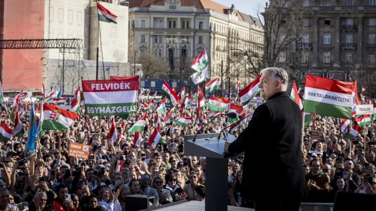 Orban: „Trebuie să alegem cine formează guvernul: eu sau Zelenski?”