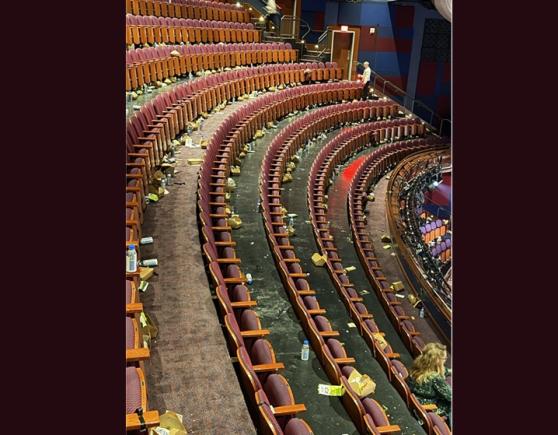 Oscar pentru ipocrizie: vedetele Hollywoodului care predică salvarea planetei lasă tone de gunoi în sală și au zero respect pentru angajați