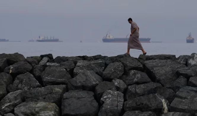 SUA iau în calcul ridicarea propriilor sancțiuni asupra petrolului iranian pentru a reduce prețurile la energie