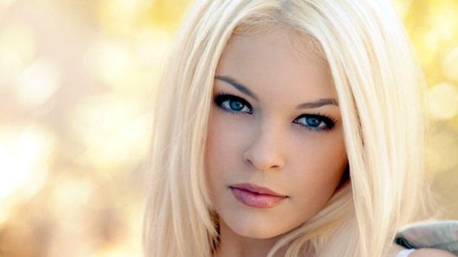 Studiu: Blondele sunt mai inteligente decât brunetele