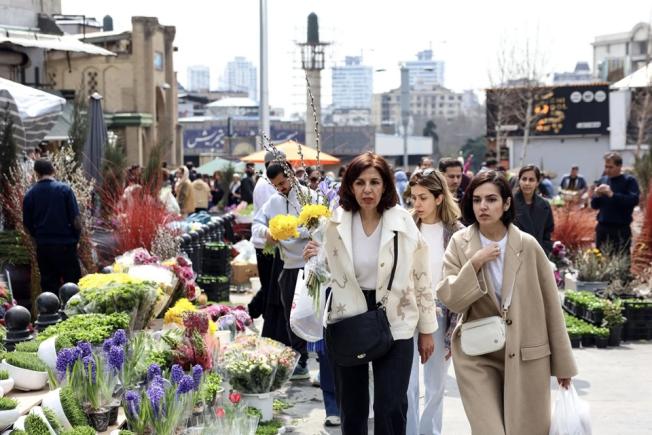 Iranienii între frică și speranță: „Vreți să ne lăsați singuri cu Mojtaba?”