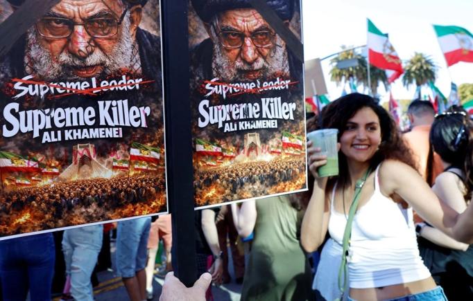 „Te aducem înapoi într-un sac": regimul iranian încearcă să reducă la tăcere diaspora