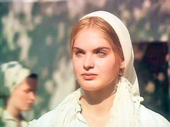 La mulți ani, Manuela Hărăbor! Ochii care au hipnotizat publicul filmului ”Pădureanca”