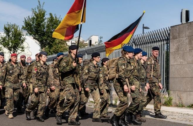 Germania: bărbații între 17 și 45 de ani trebuie să ceară aprobare ca să lipsească mai mult de trei luni din țară