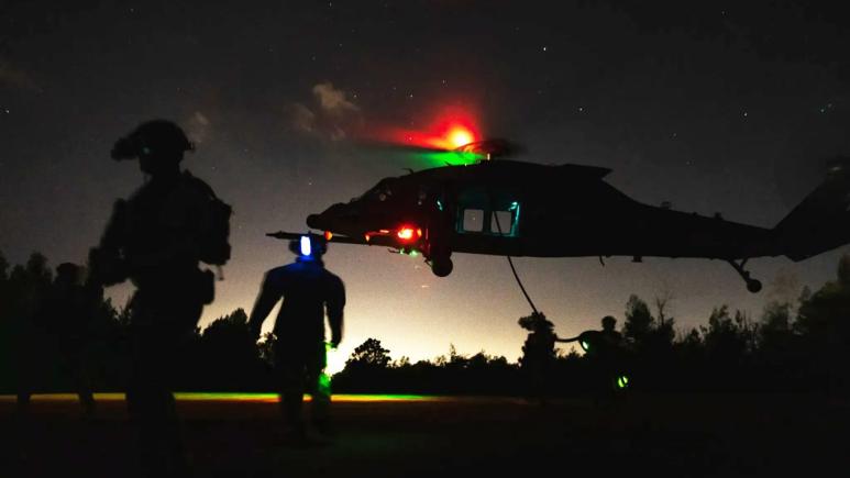 „Nu a fost nicio clipă singur”: detaliile unei misiuni extreme în Iran - bază militară improvizată în teritoriul inamic, diversiune CIA și avioane distruse de trupele SEAL