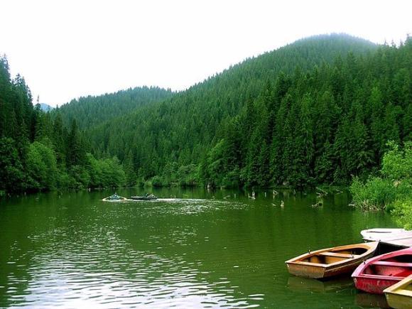 Fabuloasa Românie. Cu barca pe Lacul Roşu