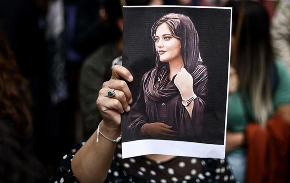 Iranul a executat peste 1600 de persoane în 2025 inclusiv 48 de femei spânzurate, un record din 1989