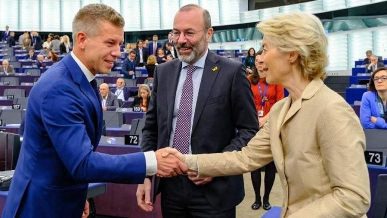 Ursula von der Leyen îi cere noului premier al Ungariei „alinierea la valorile comune europene într-un termen extrem de scurt” pentru a debloca fondurile europene
