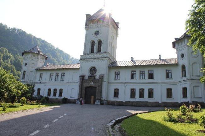 Fabuloasa Românie. La Tismana, într-o grădină