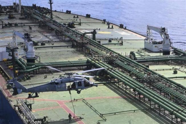 Armata americană a interceptat în Oceanul Indian un al treilea petrolier iranian sancționat