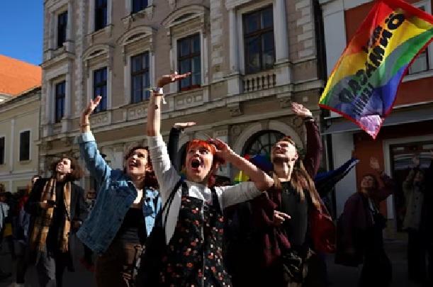 Ungaria: Un nou canal TV dedicat LGBTQ „Rainbow TV” planificat pentru lansare