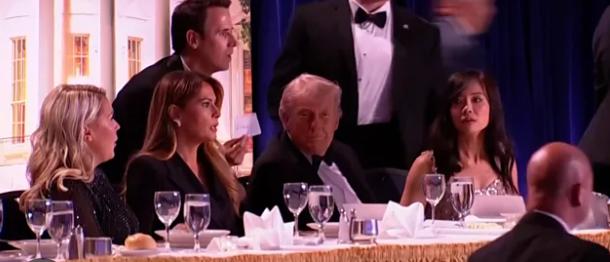 Trump a părăsit în grabă scena după ce s-au auzit focuri de armă la Cina Corespondenților de la Casa Albă