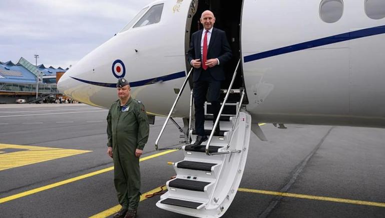 Rusia a bruiat un avion care îl transporta pe ministrul apărării britanic în timpul zborului din Estonia