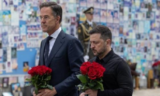 Zelenski: Ucraina alocă până la 50 de miliarde de dolari anual pentru armament și cere livrări suplimentare de muniții NATO