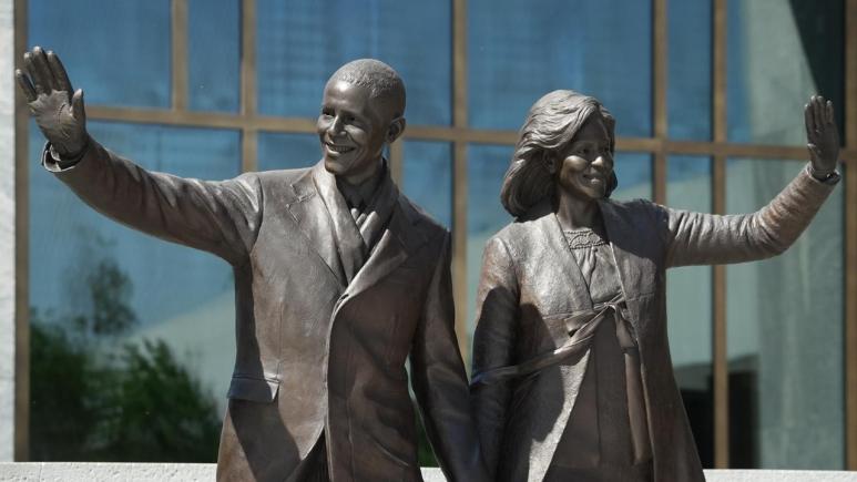 Barack Obama își ridică, la rândul său, un monument de 850 de milioane de dolari dedicat propriei glorii: între omagiu și cult al personalității