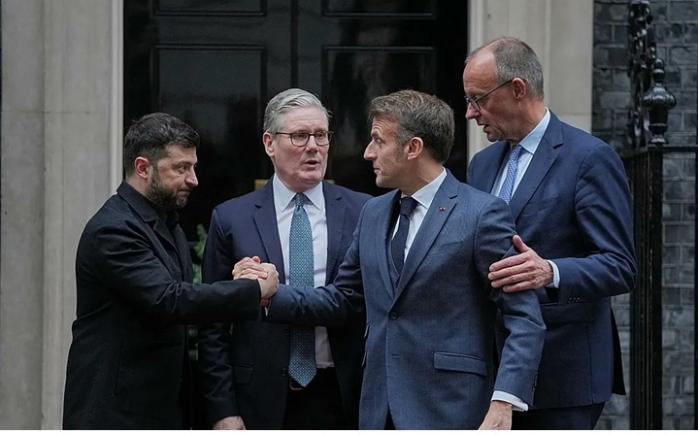 Franța, Germania și Marea Britanie susțin inițiativa lui Zelenski privind dialogul direct cu Rusia: „Linia actuală a frontului  trebuie să fie punct de plecare pentru negocieri.