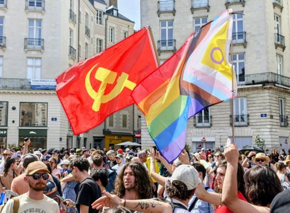 Extrema stângă a transformat parada Mândriei LGBT în manifest politic radical: Pâna și curcubeul este deja depășit